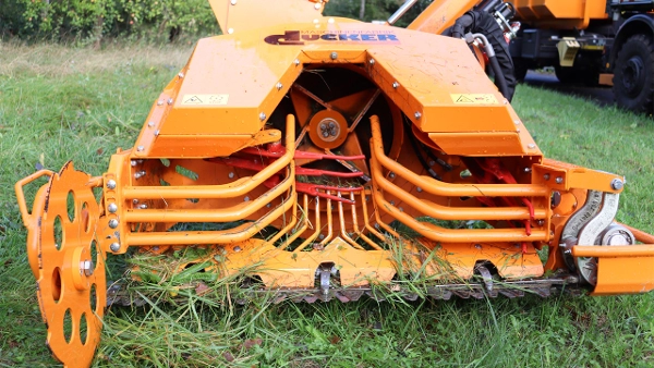 Ein Mähgerät für Biodiversitätsfreundliches Begleitgrün. (Quelle: LBV.SH) Ein Mähgerät für Biodiversitätsfreundliches Begleitgrün.